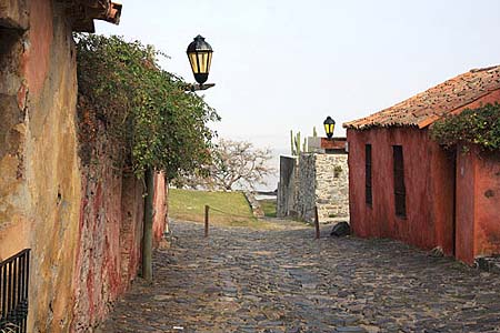 PAQUETES TURISTICOS COLONIA CLASICA CON LATE CHECK OUT - URUGUAY